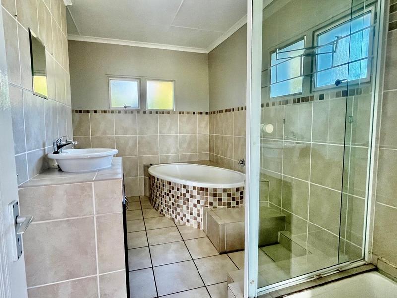 3 Bedroom Property for Sale in Fraaiuitsig Western Cape